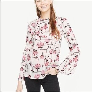 𝅺Ann Taylor Floral Bell Sleeve Ruffle Blouse Top Long Sleeve White Pink Size XS